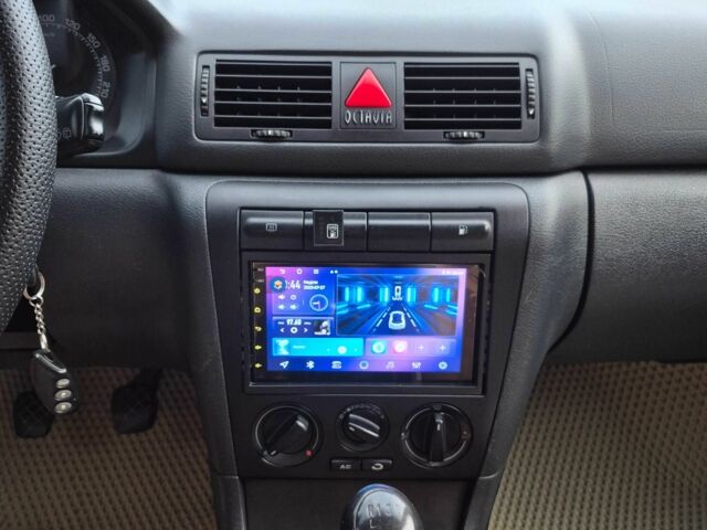 Серый Шкода Октавия, объемом двигателя 1.6 л и пробегом 306 тыс. км за 3500 $, фото 3 на Automoto.ua