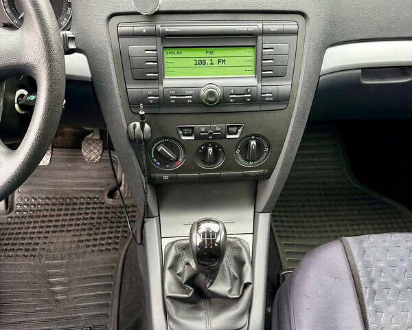 Серый Шкода Октавия, объемом двигателя 1.6 л и пробегом 185 тыс. км за 6750 $, фото 10 на Automoto.ua