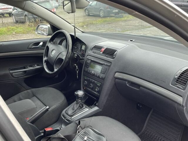 Серый Шкода Октавия, объемом двигателя 2 л и пробегом 340 тыс. км за 3200 $, фото 3 на Automoto.ua