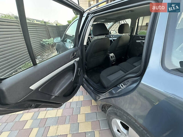 Серый Шкода Октавия, объемом двигателя 1.6 л и пробегом 230 тыс. км за 6950 $, фото 1 на Automoto.ua