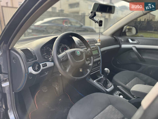 Серый Шкода Октавия, объемом двигателя 1.6 л и пробегом 249 тыс. км за 5999 $, фото 2 на Automoto.ua