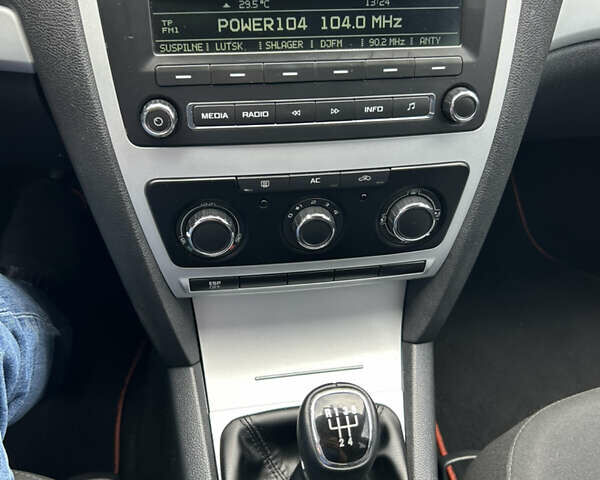 Серый Шкода Октавия, объемом двигателя 1.6 л и пробегом 200 тыс. км за 7800 $, фото 16 на Automoto.ua