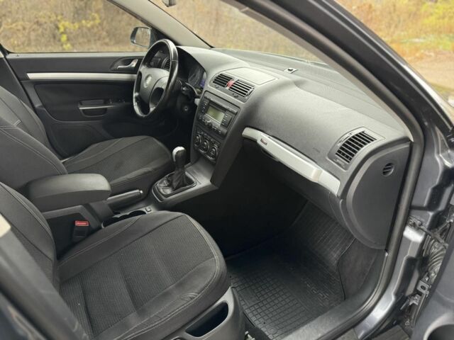 Серый Шкода Октавия, объемом двигателя 2 л и пробегом 300 тыс. км за 6000 $, фото 5 на Automoto.ua