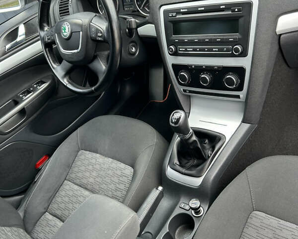 Серый Шкода Октавия, объемом двигателя 1.6 л и пробегом 200 тыс. км за 7800 $, фото 26 на Automoto.ua