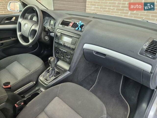 Серый Шкода Октавия, объемом двигателя 1.6 л и пробегом 201 тыс. км за 5700 $, фото 9 на Automoto.ua