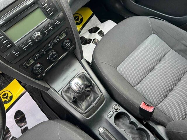 Сірий Шкода Октавія, об'ємом двигуна 2 л та пробігом 260 тис. км за 8200 $, фото 11 на Automoto.ua