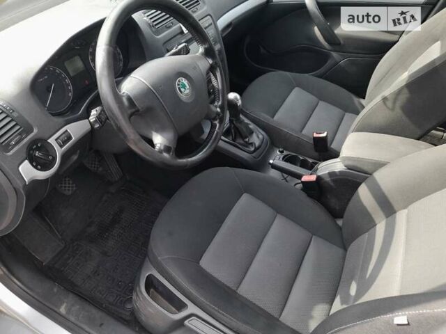 Сірий Шкода Октавія, об'ємом двигуна 1.6 л та пробігом 266 тис. км за 6400 $, фото 12 на Automoto.ua