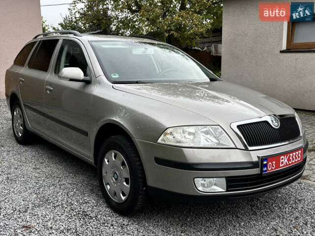 Серый Шкода Октавия, объемом двигателя 1.6 л и пробегом 245 тыс. км за 6900 $, фото 2 на Automoto.ua