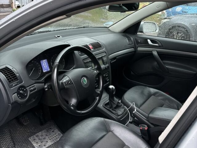 Серый Шкода Октавия, объемом двигателя 1.8 л и пробегом 236 тыс. км за 5700 $, фото 4 на Automoto.ua