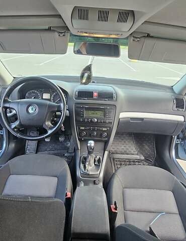 Серый Шкода Октавия, объемом двигателя 1.6 л и пробегом 210 тыс. км за 5600 $, фото 12 на Automoto.ua