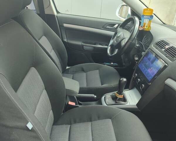 Серый Шкода Октавия, объемом двигателя 1.99 л и пробегом 289 тыс. км за 6300 $, фото 2 на Automoto.ua