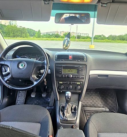 Сірий Шкода Октавія, об'ємом двигуна 1.6 л та пробігом 210 тис. км за 5600 $, фото 9 на Automoto.ua
