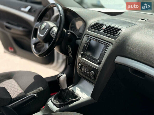 Серый Шкода Октавия, объемом двигателя 1.6 л и пробегом 154 тыс. км за 8800 $, фото 27 на Automoto.ua