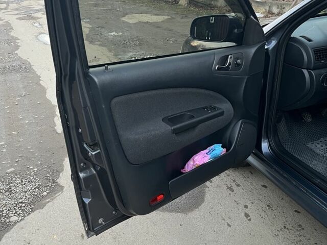 Серый Шкода Октавия, объемом двигателя 1.9 л и пробегом 407 тыс. км за 6500 $, фото 9 на Automoto.ua