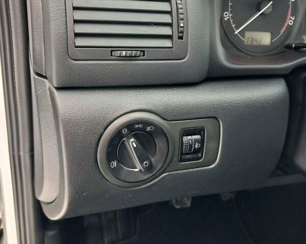 Серый Шкода Октавия, объемом двигателя 1.6 л и пробегом 215 тыс. км за 5799 $, фото 29 на Automoto.ua