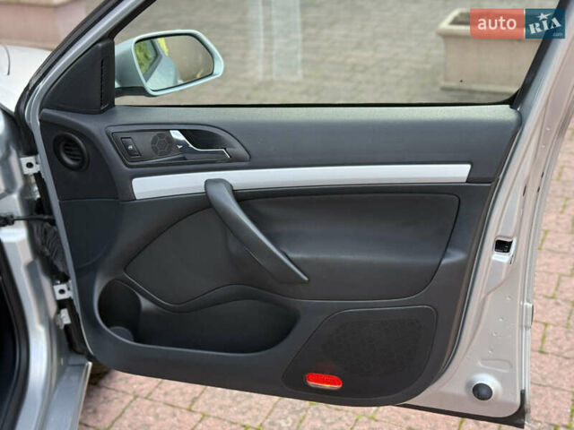 Сірий Шкода Октавія, об'ємом двигуна 1.6 л та пробігом 214 тис. км за 6950 $, фото 57 на Automoto.ua
