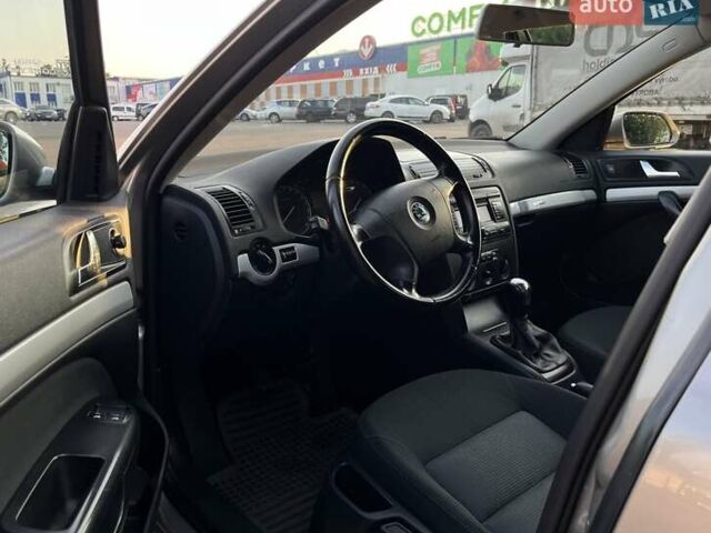 Сірий Шкода Октавія, об'ємом двигуна 1.6 л та пробігом 251 тис. км за 5949 $, фото 9 на Automoto.ua
