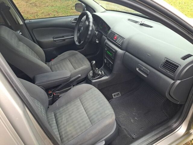 Серый Шкода Октавия, объемом двигателя 1.6 л и пробегом 200 тыс. км за 4700 $, фото 4 на Automoto.ua