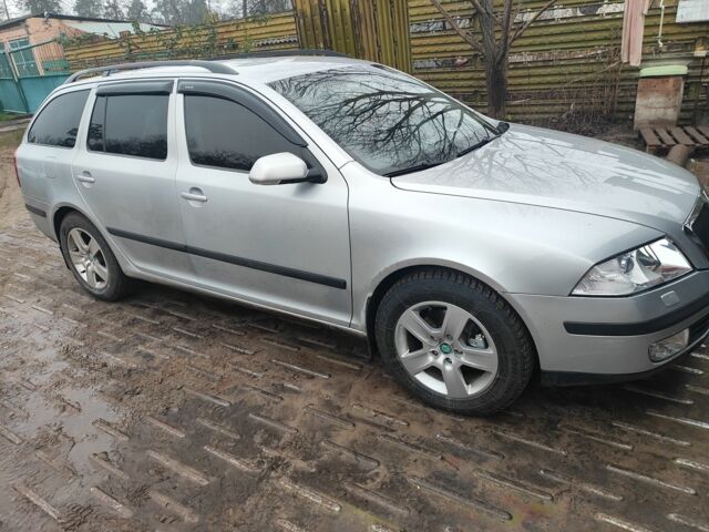 Серый Шкода Октавия, объемом двигателя 2 л и пробегом 304 тыс. км за 7200 $, фото 2 на Automoto.ua