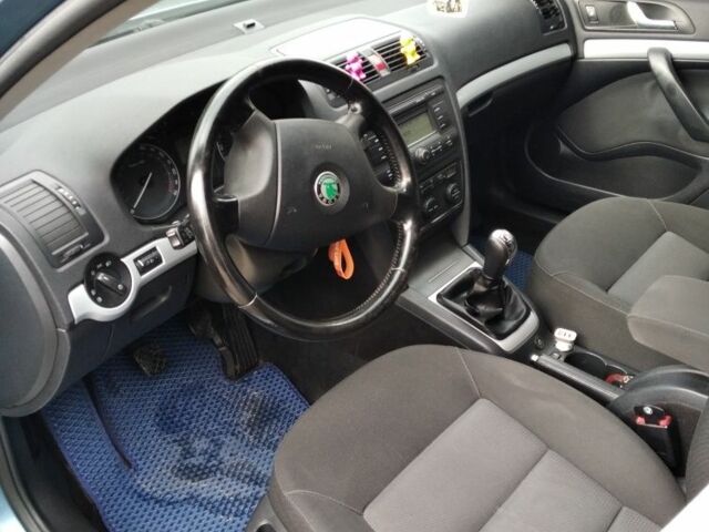 Серый Шкода Октавия, объемом двигателя 1.6 л и пробегом 246 тыс. км за 5950 $, фото 4 на Automoto.ua