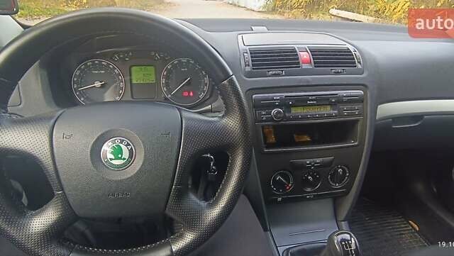 Серый Шкода Октавия, объемом двигателя 1.6 л и пробегом 270 тыс. км за 6400 $, фото 3 на Automoto.ua