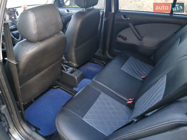 Серый Шкода Октавия, объемом двигателя 1.6 л и пробегом 244 тыс. км за 5200 $, фото 5 на Automoto.ua