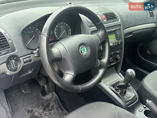 Сірий Шкода Октавія, об'ємом двигуна 2 л та пробігом 192 тис. км за 7199 $, фото 26 на Automoto.ua