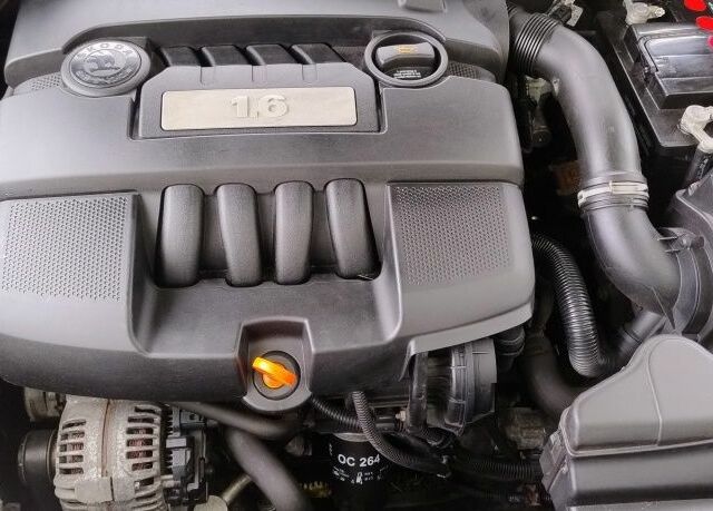 Сірий Шкода Октавія, об'ємом двигуна 1.6 л та пробігом 215 тис. км за 7700 $, фото 6 на Automoto.ua