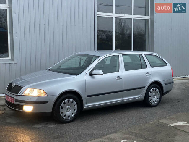 Серый Шкода Октавия, объемом двигателя 1.6 л и пробегом 197 тыс. км за 5999 $, фото 2 на Automoto.ua