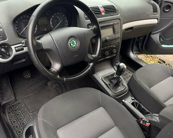 Серый Шкода Октавия, объемом двигателя 1.8 л и пробегом 250 тыс. км за 6000 $, фото 5 на Automoto.ua