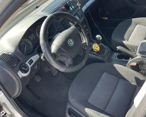 Сірий Шкода Октавія, об'ємом двигуна 1.8 л та пробігом 250 тис. км за 4500 $, фото 1 на Automoto.ua