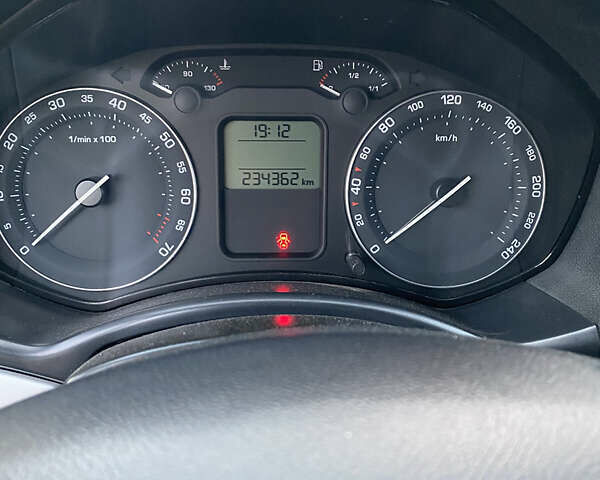 Серый Шкода Октавия, объемом двигателя 1.6 л и пробегом 235 тыс. км за 7600 $, фото 13 на Automoto.ua