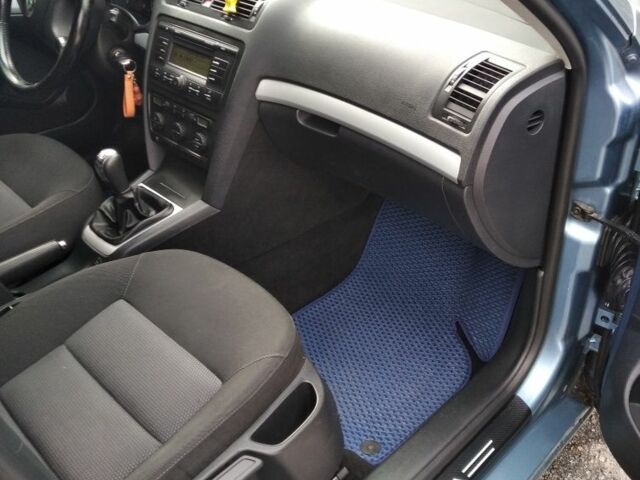 Серый Шкода Октавия, объемом двигателя 1.6 л и пробегом 246 тыс. км за 5950 $, фото 5 на Automoto.ua