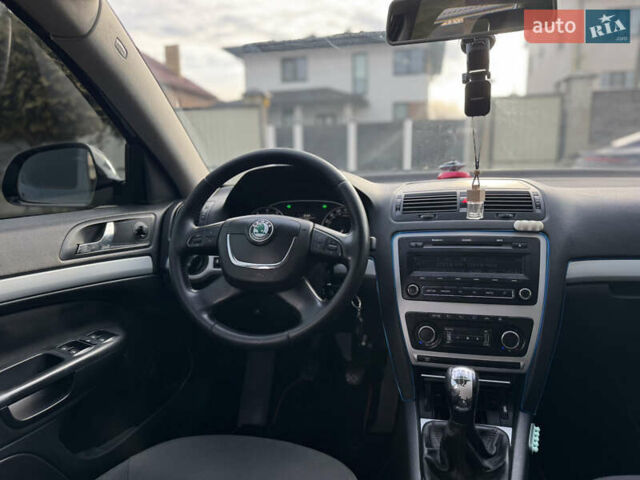 Серый Шкода Октавия, объемом двигателя 1.6 л и пробегом 249 тыс. км за 5999 $, фото 1 на Automoto.ua