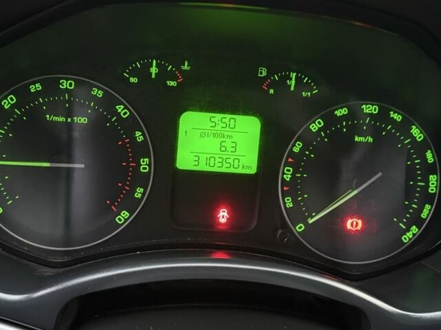 Шкода Октавия 2008 в Мукачеве на Automoto.ua Серый Шкода Октавия, объемом двигателя 2 л и пробегом 310 тыс. км за 6799 $, фото 4 на Automoto.ua