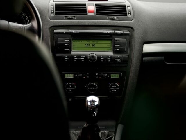 Сірий Шкода Октавія, об'ємом двигуна 1.8 л та пробігом 261 тис. км за 6099 $, фото 8 на Automoto.ua