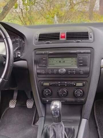 Серый Шкода Октавия, объемом двигателя 1.6 л и пробегом 215 тыс. км за 7700 $, фото 3 на Automoto.ua