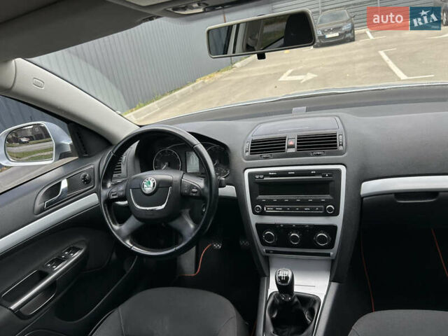 Серый Шкода Октавия, объемом двигателя 1.6 л и пробегом 200 тыс. км за 7800 $, фото 29 на Automoto.ua