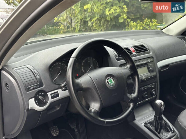 Серый Шкода Октавия, объемом двигателя 1.6 л и пробегом 245 тыс. км за 6900 $, фото 11 на Automoto.ua