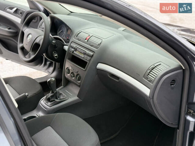 Серый Шкода Октавия, объемом двигателя 1.6 л и пробегом 273 тыс. км за 6250 $, фото 13 на Automoto.ua