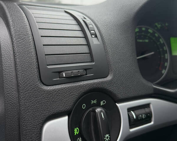 Сірий Шкода Октавія, об'ємом двигуна 1.6 л та пробігом 223 тис. км за 6799 $, фото 44 на Automoto.ua