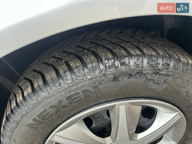 Серый Шкода Октавия, объемом двигателя 1.6 л и пробегом 161 тыс. км за 5650 $, фото 12 на Automoto.ua