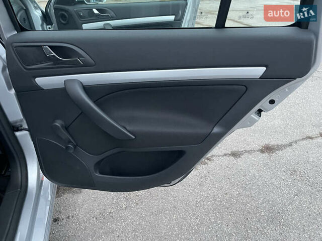 Серый Шкода Октавия, объемом двигателя 1.6 л и пробегом 39 тыс. км за 10150 $, фото 67 на Automoto.ua