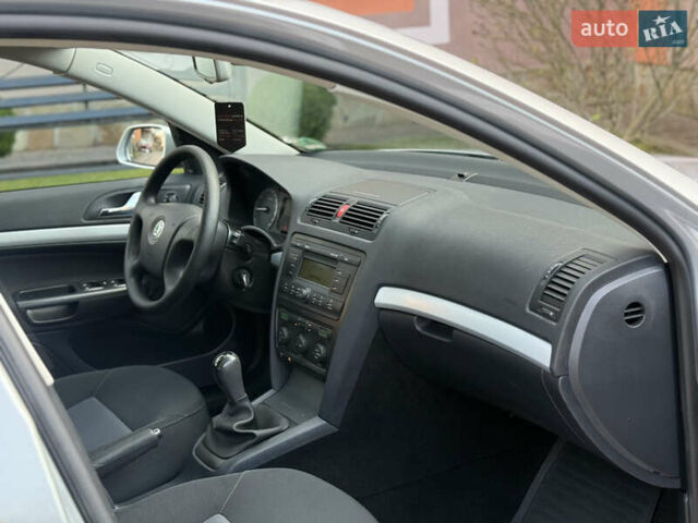 Сірий Шкода Октавія, об'ємом двигуна 1.6 л та пробігом 214 тис. км за 6950 $, фото 54 на Automoto.ua