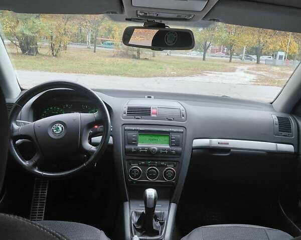 Шкода Октавия 2008 в Днепре (Днепропетровске) на Automoto.ua Серый Шкода Октавия, объемом двигателя 2 л и пробегом 330 тыс. км за 6350 $, фото 4 на Automoto.ua