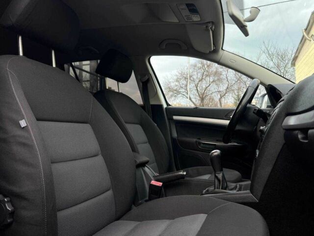 Сірий Шкода Октавія, об'ємом двигуна 2 л та пробігом 260 тис. км за 8200 $, фото 15 на Automoto.ua