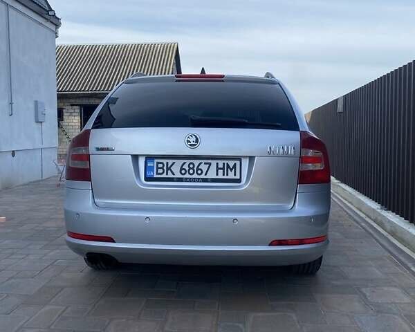 Серый Шкода Октавия, объемом двигателя 2 л и пробегом 317 тыс. км за 6600 $, фото 2 на Automoto.ua
