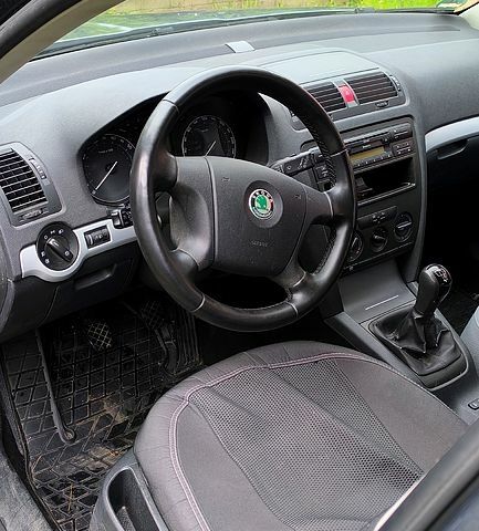 Серый Шкода Октавия, объемом двигателя 1.6 л и пробегом 189 тыс. км за 6500 $, фото 2 на Automoto.ua