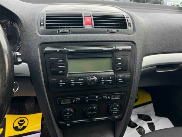 Сірий Шкода Октавія, об'ємом двигуна 2 л та пробігом 260 тис. км за 8200 $, фото 12 на Automoto.ua