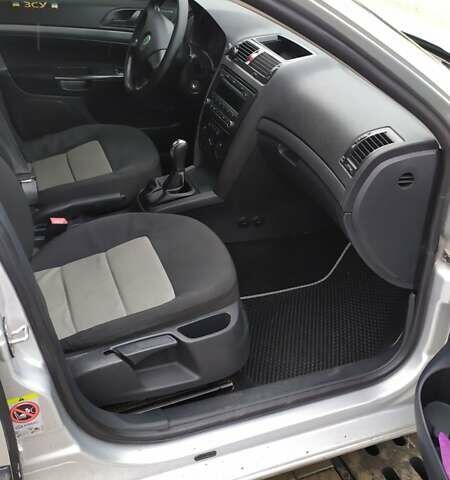 Серый Шкода Октавия, объемом двигателя 1.6 л и пробегом 218 тыс. км за 5200 $, фото 5 на Automoto.ua